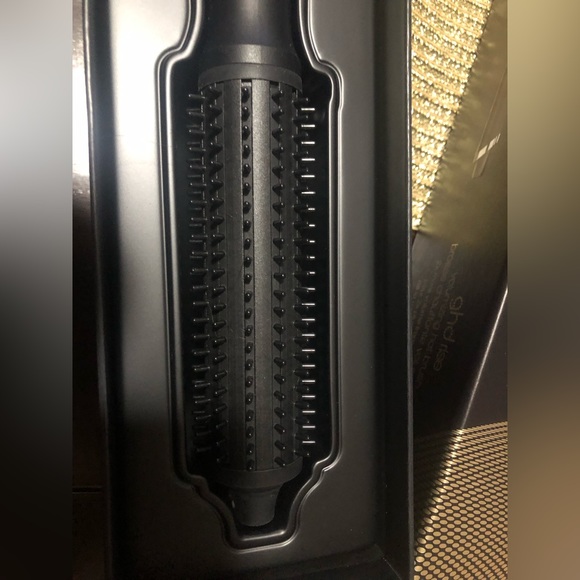 GHD Rise brush. Iconic volumizing! Create stunning blowouts with this pro tool - Picture 4 of 4